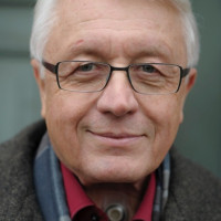 Horst Schmidt er­hält mit der Georg-von-Voll­mar-Me­dail­le die höchs­te Aus­zeich­nung der SPD